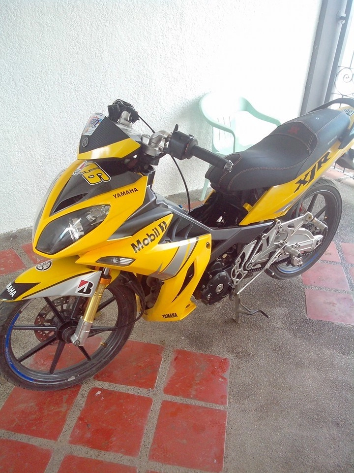 Yamaha x1r vàng chóe