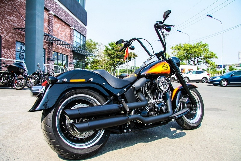 Cận cảnh harley-davidson fat boy special 2015 tại sài gòn