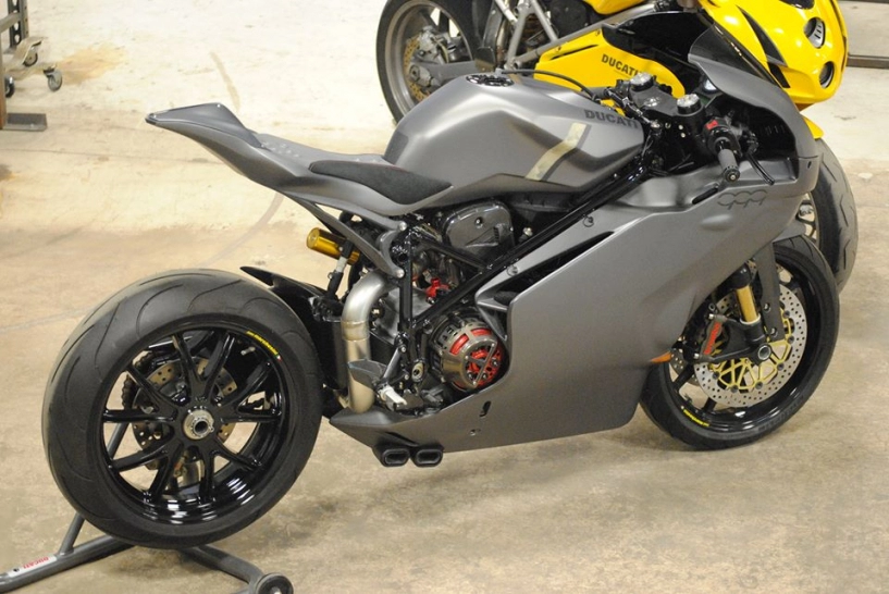 Ducati 999 phiên bản carbon fiber