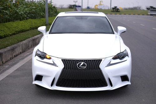 Lexus is250 đối thủ mercedes c-class