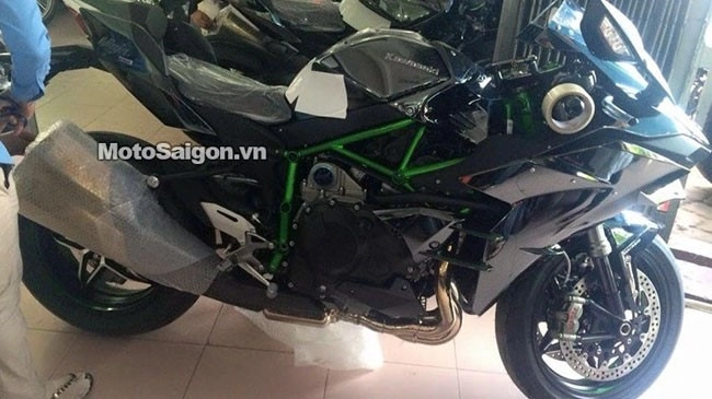 Cận cảnh chiếc kawasaki h2 tại sài gòn