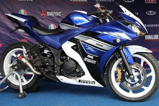 Yamaha r25 với ống pô akrapovic tại malaysia