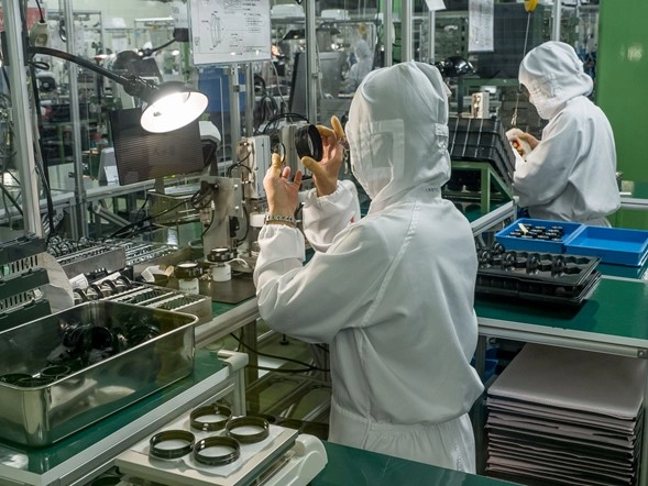 Bên trong nhà máy sản xuất ống kính sigma có gì 