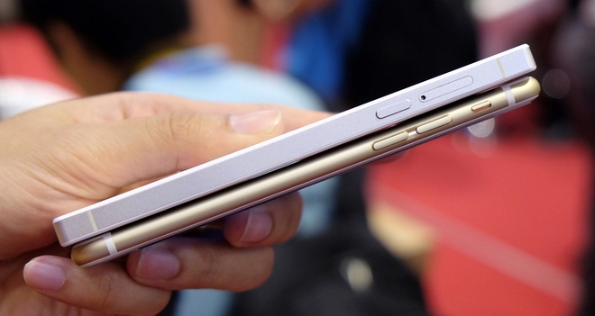 Bphone đọ dáng với iphone 6 và galaxy s6 edge