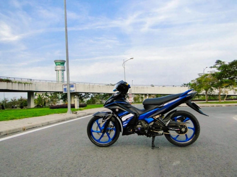 Exciter xanh đen độ đơn giản của biker miền tây