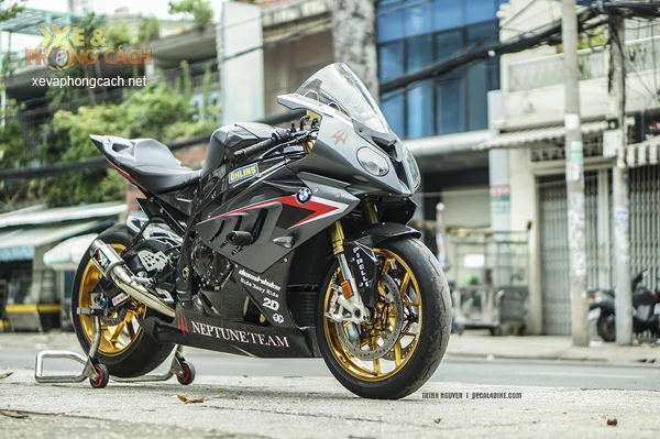 Bmw s1000rr độ phong cách trên phố sài gòn