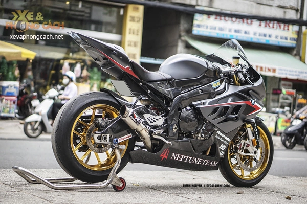 Bmw s1000rr độ phong cách trên phố sài gòn