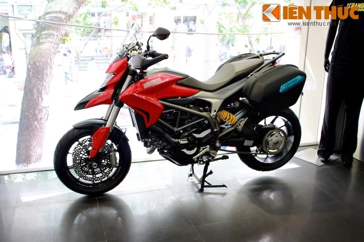 Cận cảnh ducati hyperstrada 2015 đầu tiên tại hà nội