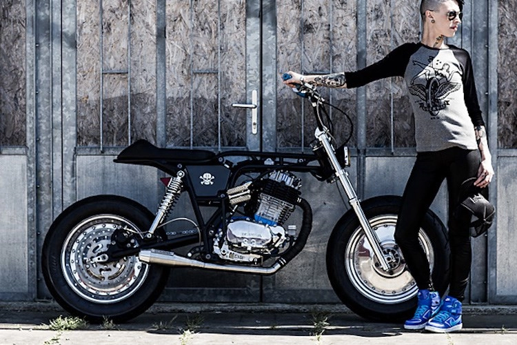 Honda dax 500cc độ siêu dị của một nữ biker dân chơi