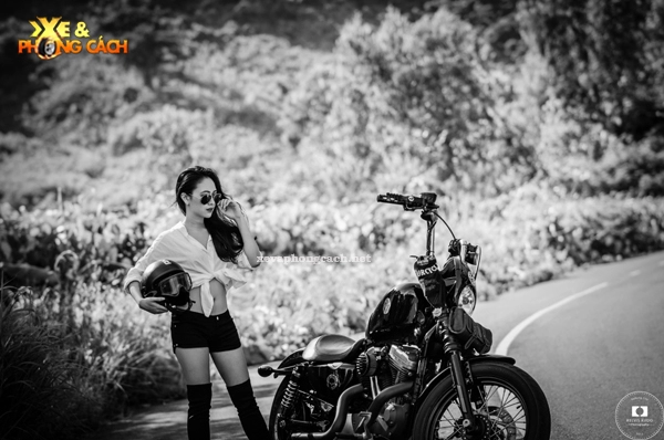 Hotgirl đà nẵng gợi cảm bên harley-davidson độ bobber