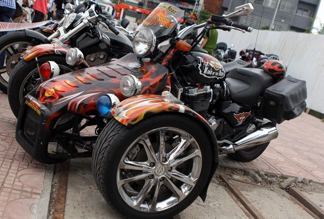 Dàn môtô pkl quy tụ showroom harley-davidson tại hà nội