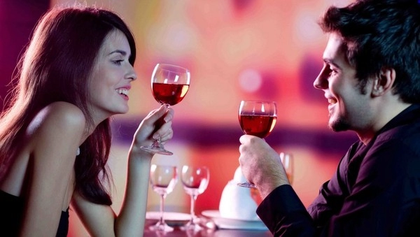 8 cách khiến chàng phát điên ngay lần hẹn hò đầu tiên