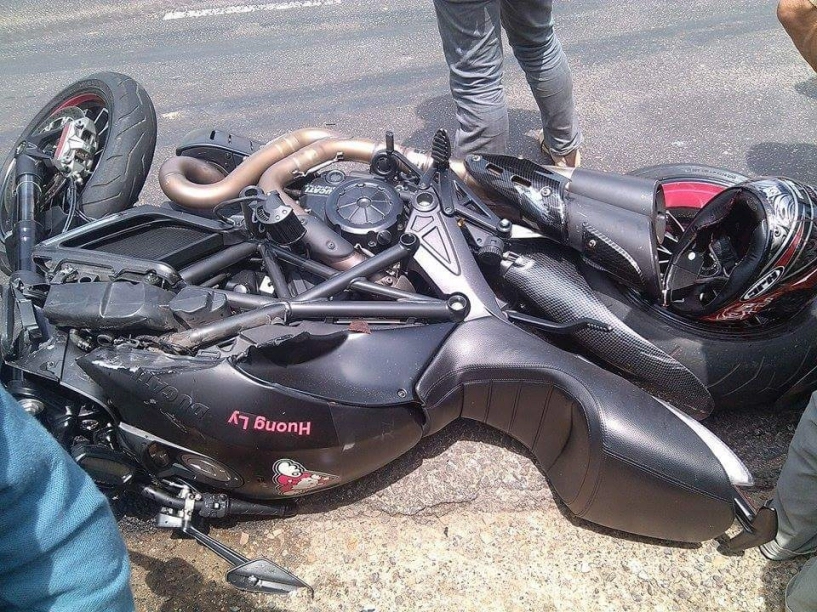 Biker phượt môtô chết vì chạy tốc độ quá nhanh và ôm không hết đường cua