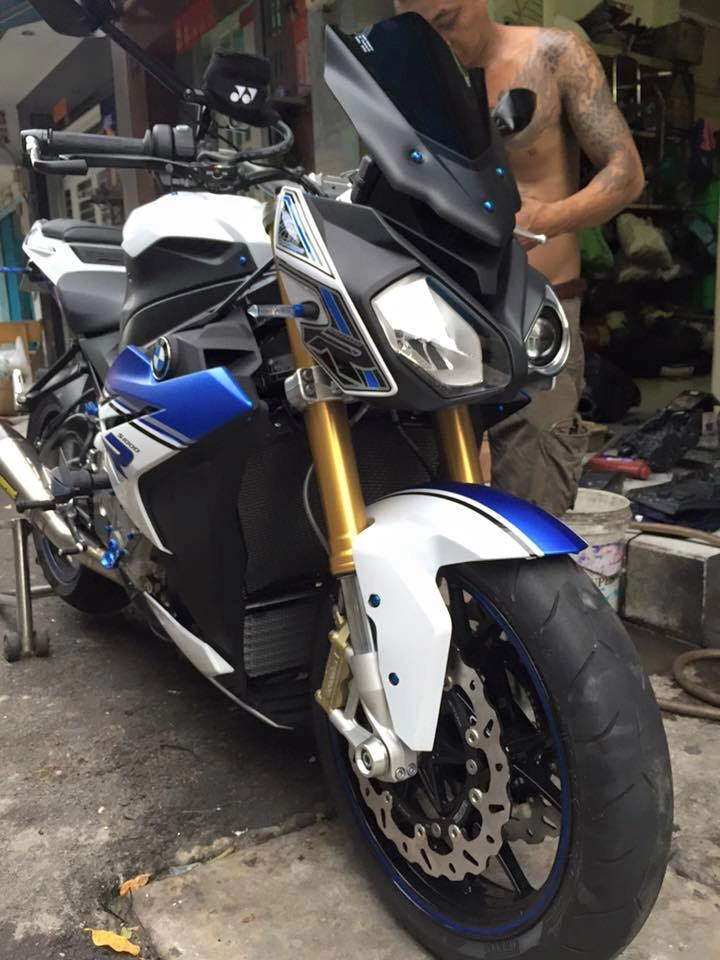 Bmw s1000r độ đồ chơi rizoma