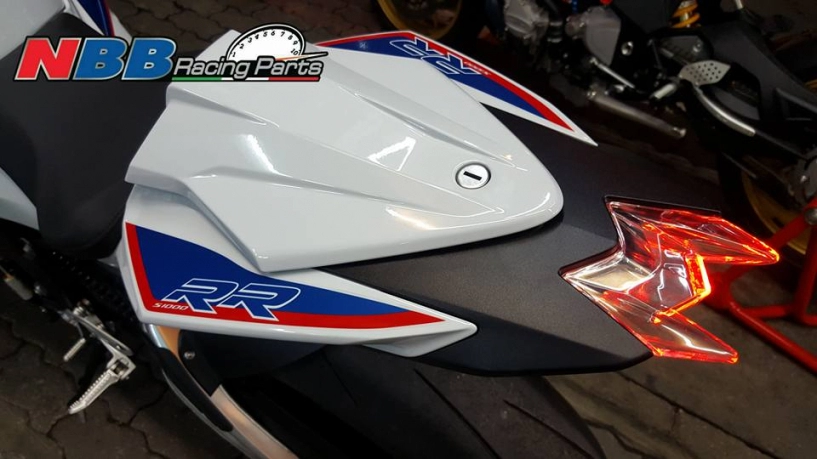 Bmw s1000rr 2015 độ phong cách với gói nâng cấp phụ kiện hàng hiệu