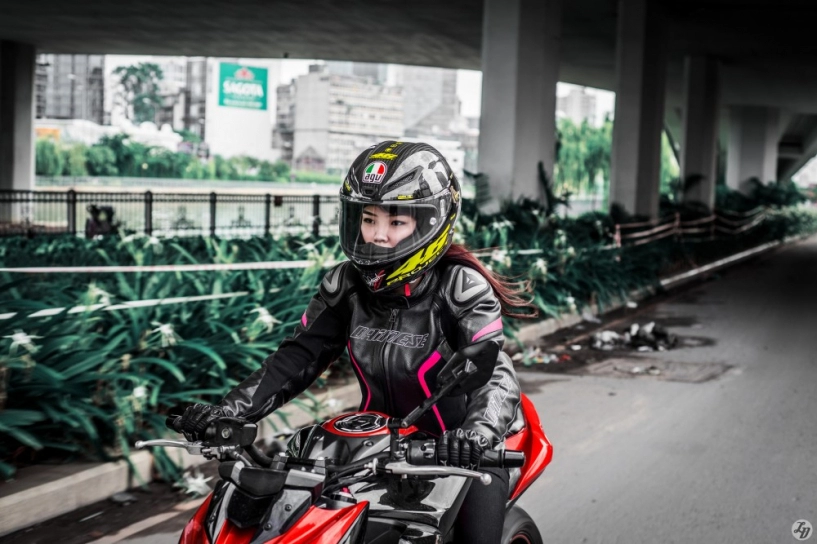 Bộ ảnh đẹp chiến mã kawasaki z800 của nữ biker xinh đẹp