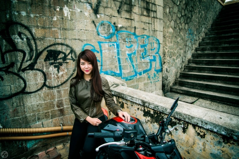 Bộ ảnh đẹp chiến mã kawasaki z800 của nữ biker xinh đẹp