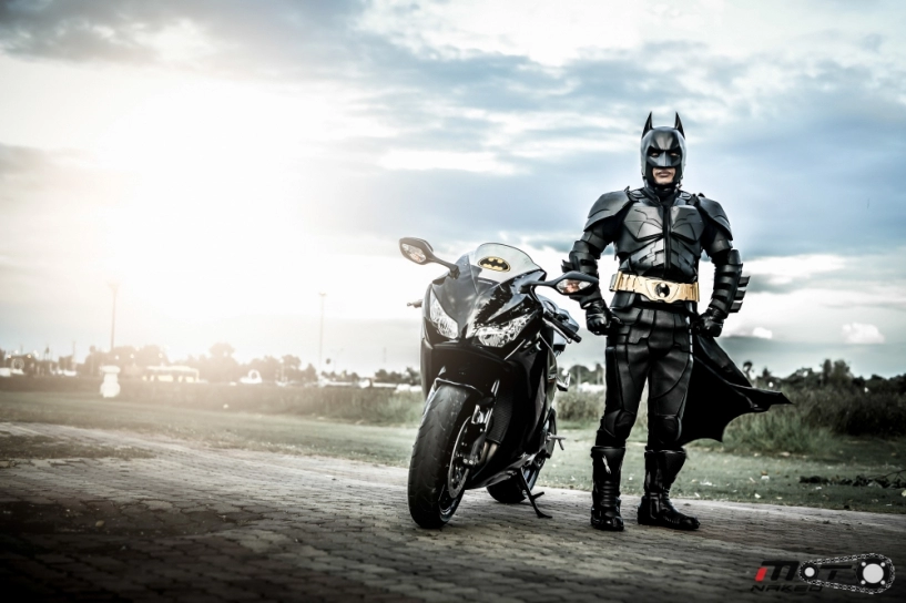 Bộ ảnh tuyệt đẹp của honda cbr1000rr và batman