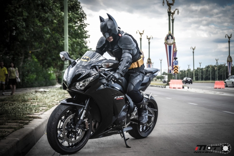 Bộ ảnh tuyệt đẹp của honda cbr1000rr và batman