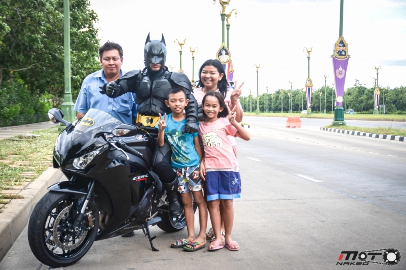 Bộ ảnh tuyệt đẹp của honda cbr1000rr và batman