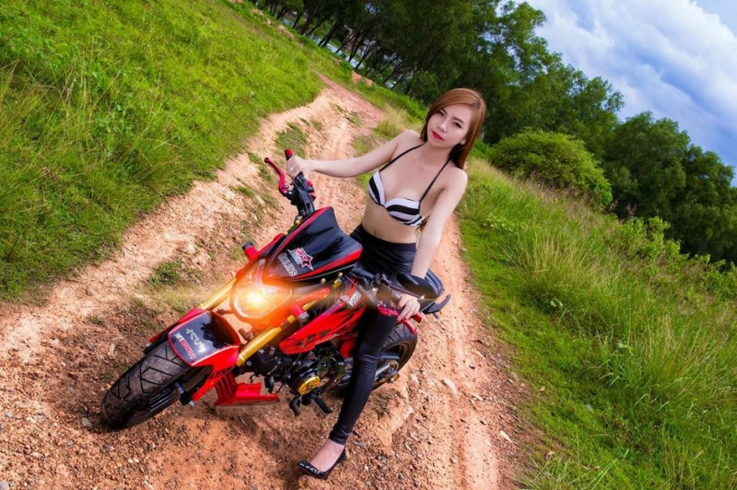 Bộ đôi msx lên nhẹ nhàng cùng model quyến rũ