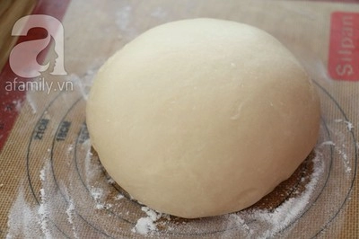 Cách đơn giản làm bánh mì dưa hấu mềm thơm siêu bắt mắt