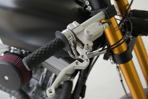 Cafe racer độ chất chơi với dàn đồ chơi hàng hiệu
