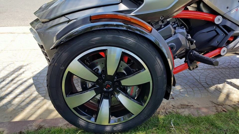 Cận cảnh can-am spyder f3-s 2015 đầu tiên tại việt nam