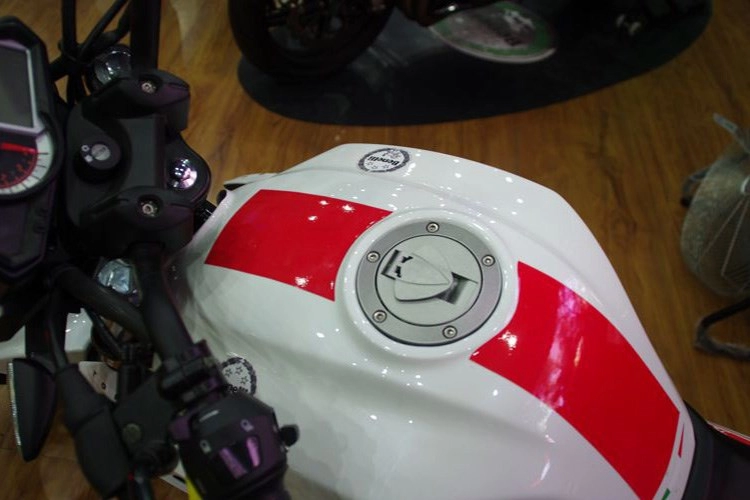 Cận cảnh chi tiết benelli tnt15 giá 30 triệu sắp về vn