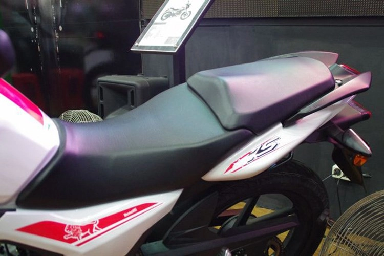 Cận cảnh chi tiết benelli tnt15 giá 30 triệu sắp về vn