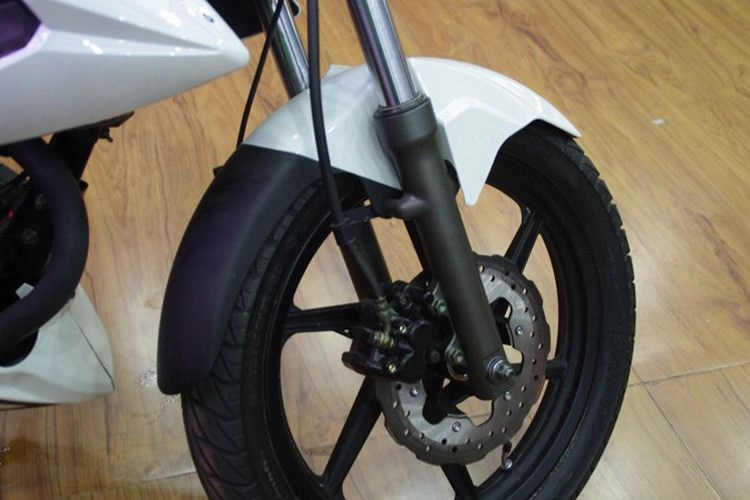 Cận cảnh chi tiết benelli tnt15 giá 30 triệu sắp về vn
