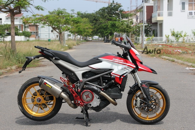 Cận cảnh ducati hyperstrada độ siêu khủng của biker nha trang