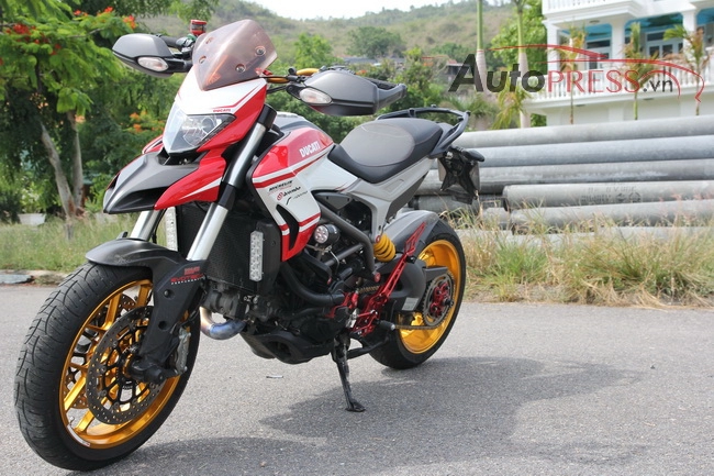 Cận cảnh ducati hyperstrada độ siêu khủng của biker nha trang