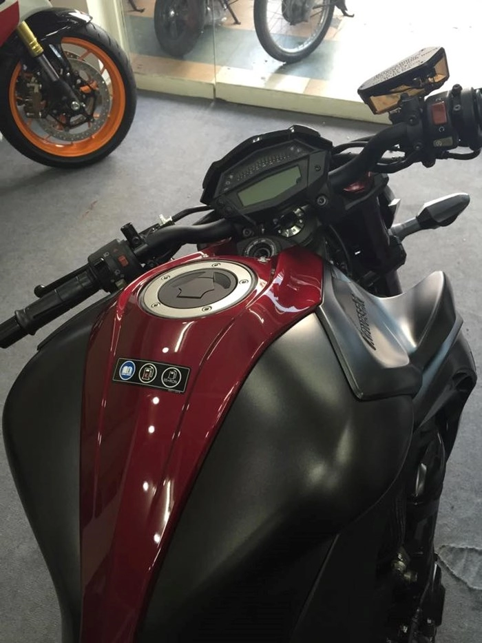 Cận cảnh kawasaki z1000 2016 phiên bản màu đỏ candy crimson tại việt nam