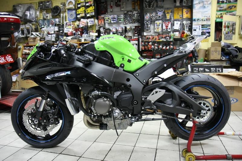 Cận cảnh quá trình độ kawasaki ninja zx-10r độ carbon tại thái