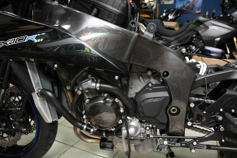 Cận cảnh quá trình độ kawasaki ninja zx-10r độ carbon tại thái