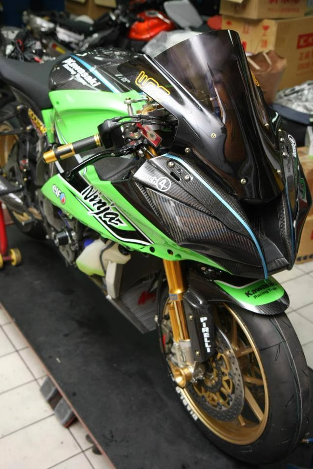 Cận cảnh quá trình độ kawasaki ninja zx-10r độ carbon tại thái