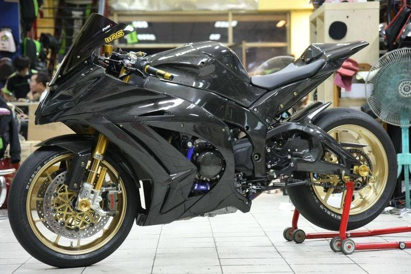 Cận cảnh quá trình độ kawasaki ninja zx-10r độ carbon tại thái