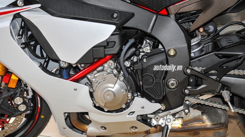 Cận cảnh yamaha r1 2015 đầu tiên tại hà nội