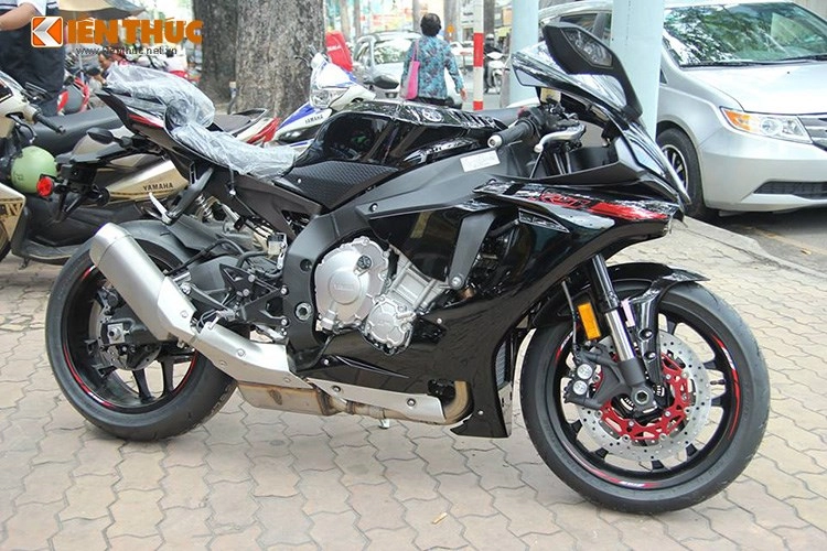 Cận cảnh yamaha r1 2015 màu đen siêu ngầu tại việt nam