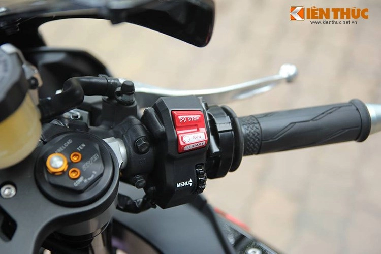 Cận cảnh yamaha r1 2015 màu đen siêu ngầu tại việt nam