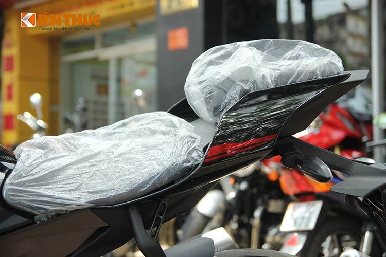 Cận cảnh yamaha r1 2015 màu đen siêu ngầu tại việt nam