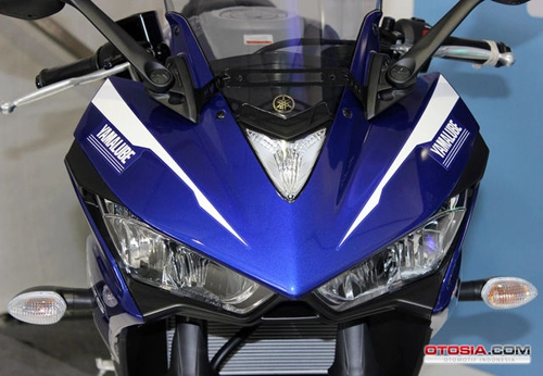 Cận cảnh yamaha r25 2015 phiên bản movistar