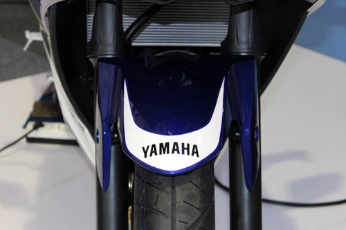 Cận cảnh yamaha r25 2015 phiên bản movistar