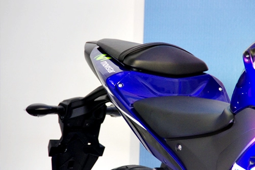 Cận cảnh yamaha r25 2015 phiên bản movistar