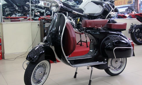 Chiếc vespa vbb standard 50 năm tuổi tại sài gòn