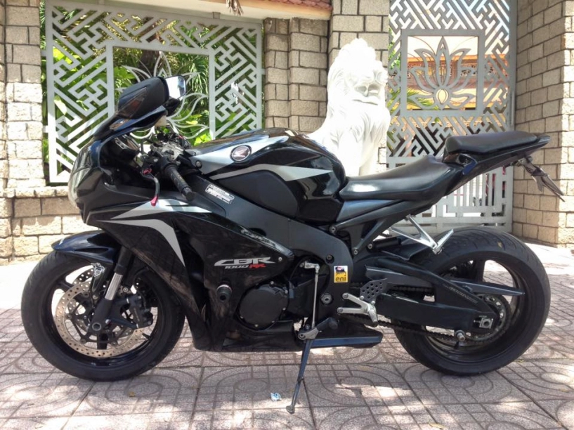 Chùm ảnh một chiếc cbr1000 đời cũ vô nhiều đồ chơi