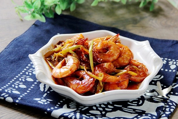 Đậm đà lạ miệng món tôm rim gừng