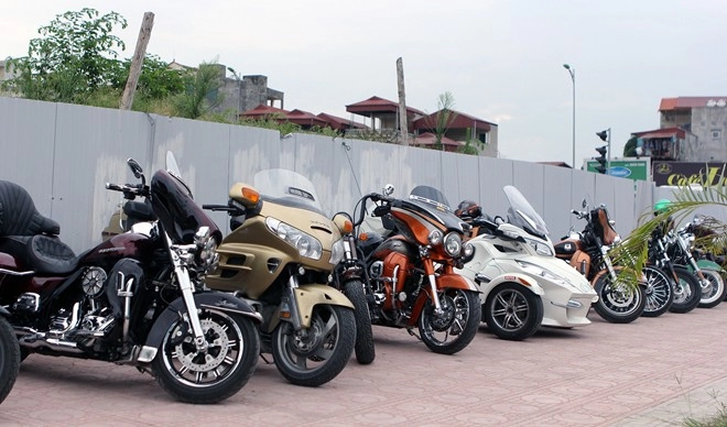 Dàn môtô pkl quy tụ showroom harley-davidson tại hà nội