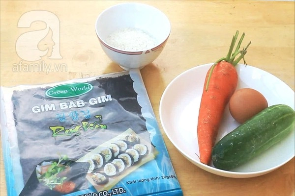Dễ dàng làm cơm cuộn hình hoa đẹp như nhà hàng 2 Dễ dàng làm cơm cuộn hình hoa đẹp như nhà hàng